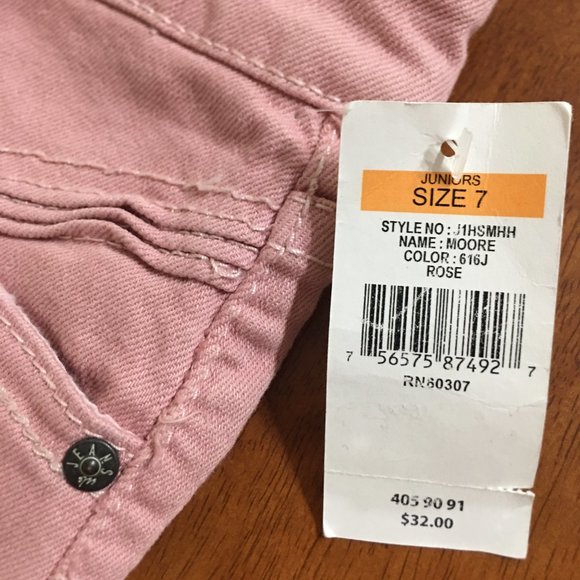 Juniors/Ladies Denim Shorts - Picture 5 of 5